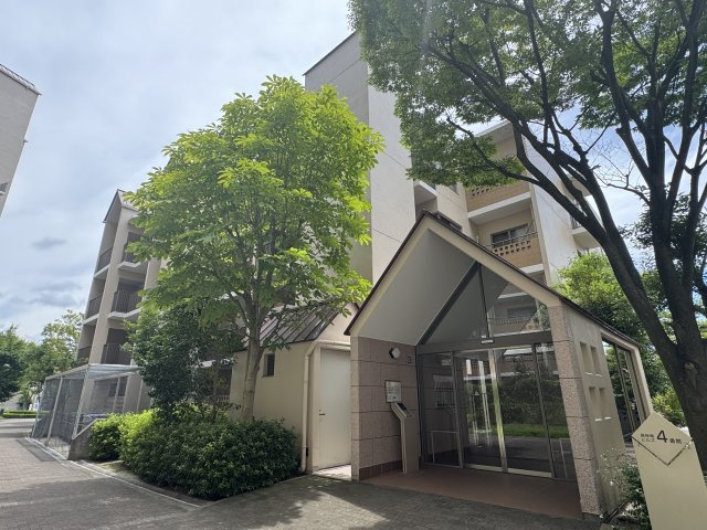 西神南ヒルズ4番館の外観