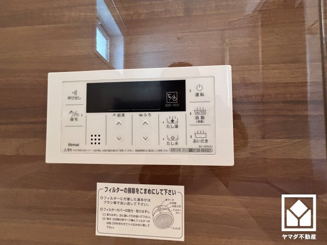 尼崎市稲葉荘1丁目の設備|ボタン1つで自動でお湯張りができるオートバス機能付き。追い炊き機能もございますので、いつでも温かいお風呂に入ることができます。たし湯・たし水も可能で、お好みの温度に素早く調整できます。