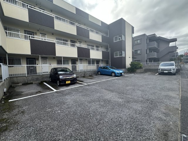 パレスF の駐車場