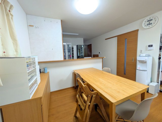 和気町2丁目戸建ての居間・リビング|ゆったりとしたリビングです