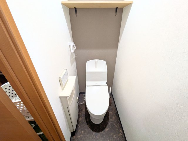 和気町2丁目戸建てのトイレ|清潔感のあるトイレです