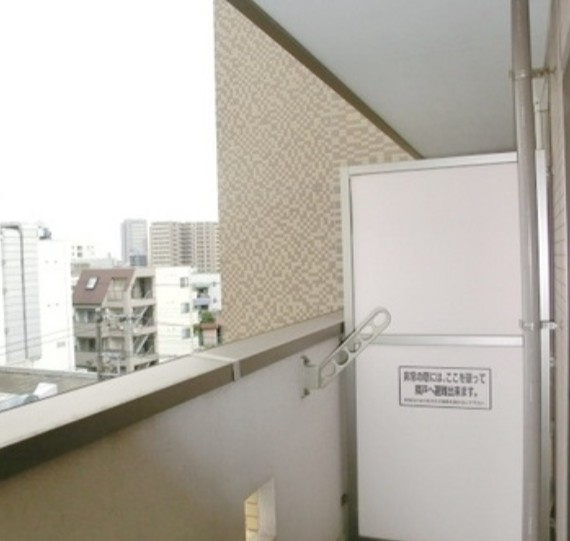 千葉市中央区新千葉２丁目の賃貸マンションのバルコニー