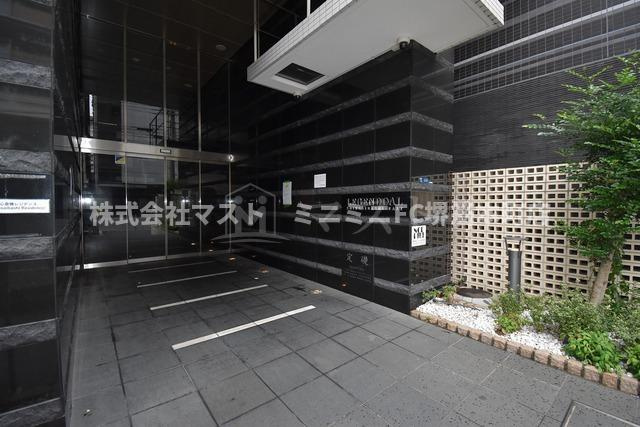 レジェンドール心斎橋EASTのエントランス