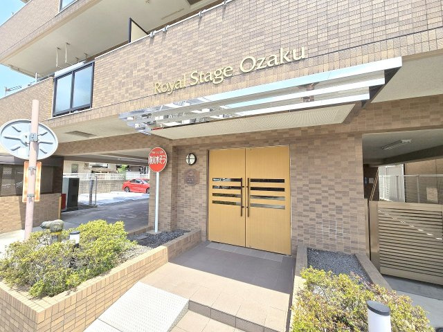 ロイヤルステージ小作のエントランス
