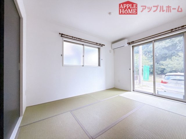 [中古住宅] 熊谷市玉井 1期の和室|収納付きの和室は、収納スペースが豊富で部屋全体がすっきりと片付きやすいのが特徴です。荷物を整理しやすく、生活感を抑えた洗練された空間を保てます。