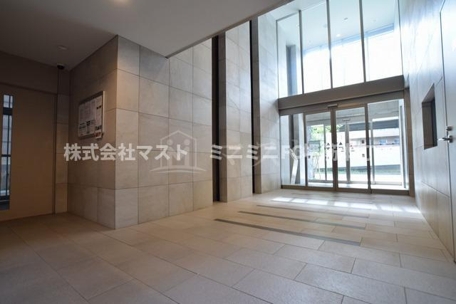 プレサンス南森町駅前のロビー