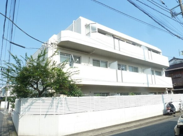 【外観】 | アペックス東高円寺 | 鉄筋コンクリート造のがっちりとした建物。