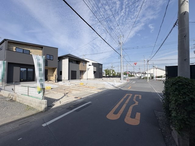【前面道路含む現地写真】 | 熊谷市柿沼第2期　ワイウッドコート　新築戸建　全3区画　3号棟