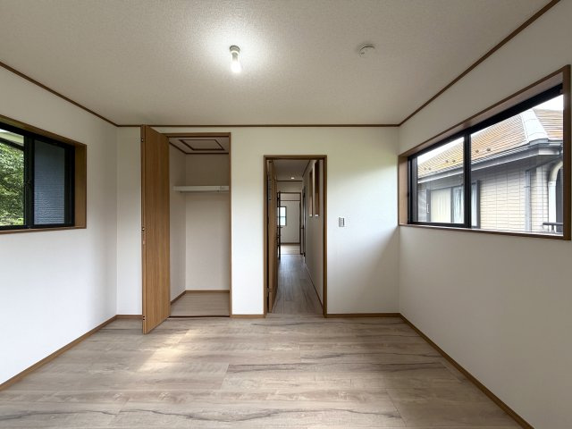 Ｇｒｅｅｎ感じるフルリノベ４ＬＤＫ！！カースペースは２台確保♪新たに生まれ変わった現代仕様な【旭区南本宿町】フルリノベーション中古戸建の洋室|使い勝手のいい洋室です