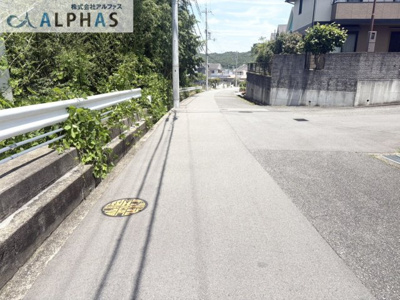 【前面道路含む現地写真】 | 神戸市西区桜が丘西町二丁目　一戸建て | ■前面道路幅員約6.7ｍ♪
■前面道路は交通量も少なく静かな住環境です♪