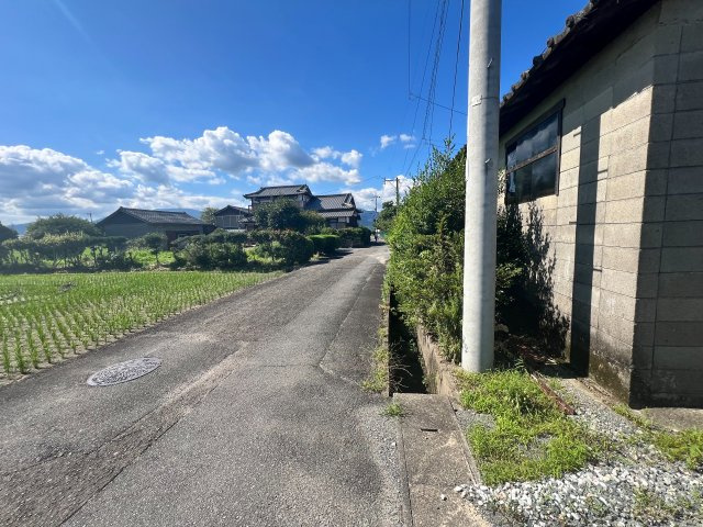 小城市三日月町堀江　倉庫付　7DKの前面道路含む現地写真