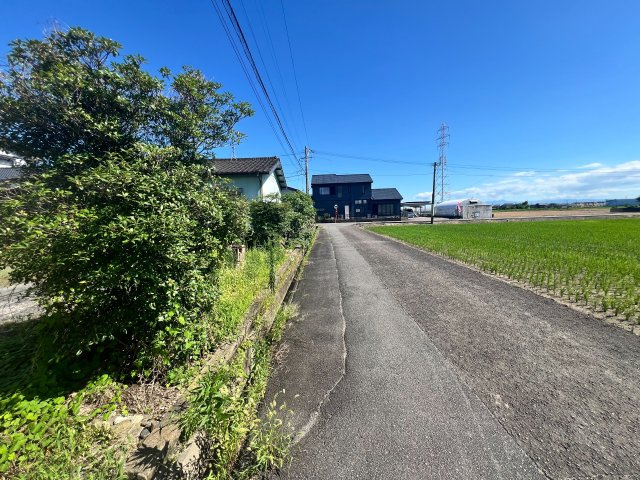 小城市三日月町堀江　倉庫付　7DKの前面道路含む現地写真