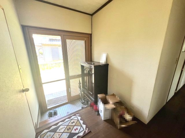 小城市三日月町堀江　倉庫付　7DKの玄関