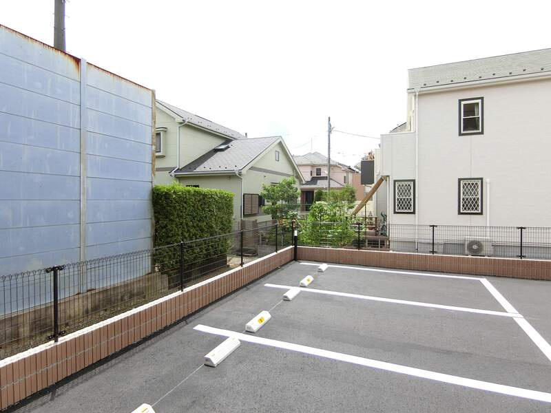 リブリ・氷川町の駐車場
