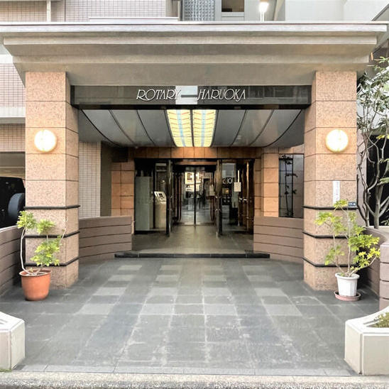【エントランス】ロータリー春岡 