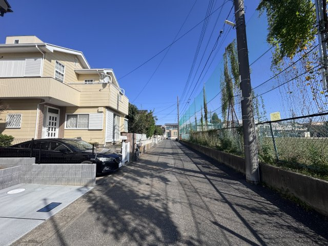 松戸市西馬橋５丁目新築戸建【旭町小学校：6分】の前面道路含む現地写真|東側前面道路
