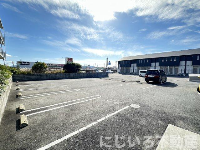 ピース・スクエア津乃峰の駐車場