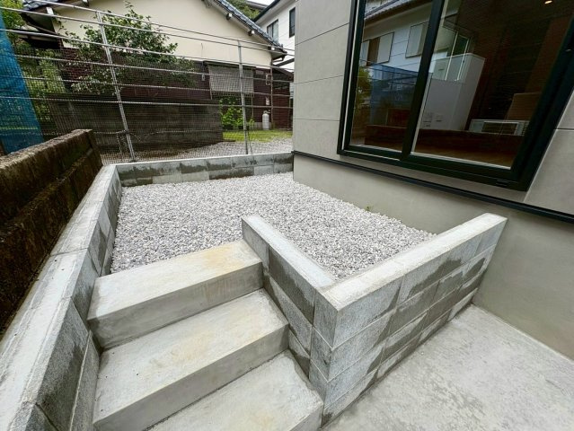 福井町　新築戸建住宅の庭|プライベート感のあるお庭スペース。ガーデニングや、ちょっとした息抜きの場としても最適です。