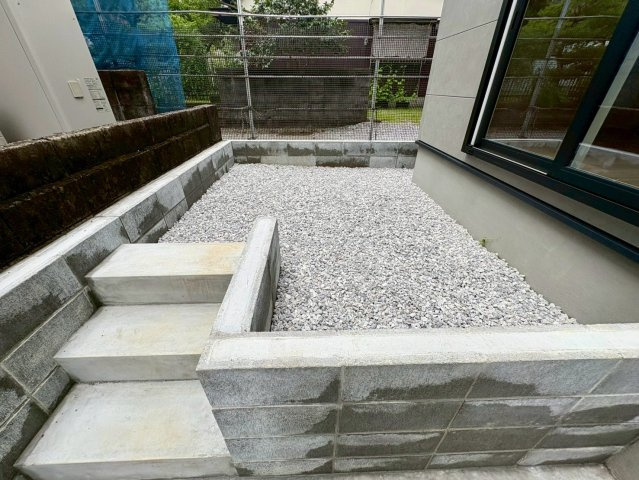 福井町　新築戸建住宅のその他|綺麗に整備された敷地まわり。防犯面や雑草対策にも配慮された、手入れのしやすい外構設計です。