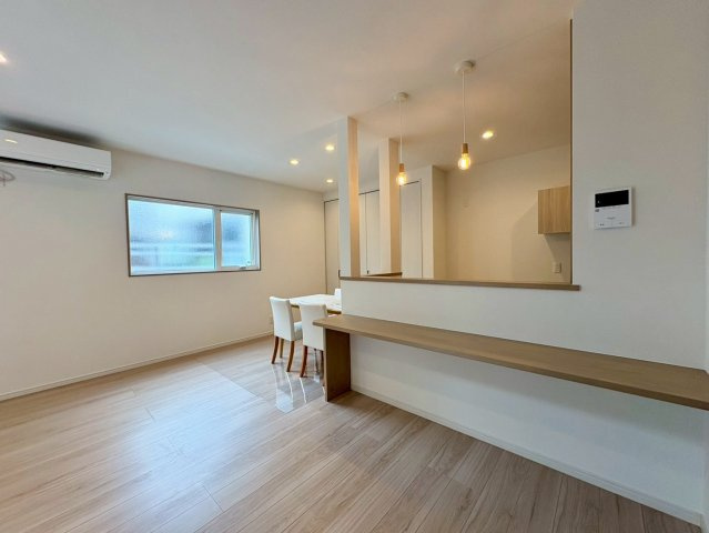 福井町　新築戸建住宅の居間・リビング