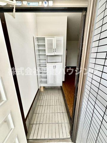 東大阪鴻池元町テラスハウス　の玄関