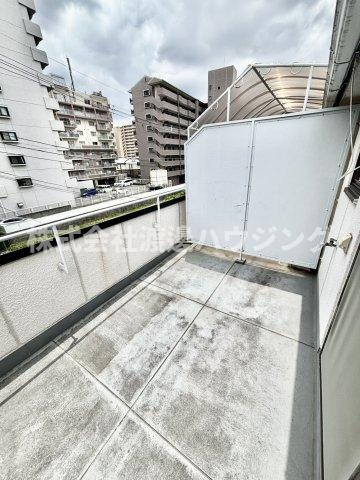 東大阪鴻池元町テラスハウス　の駐車場