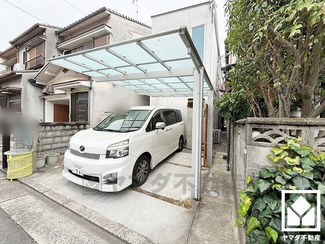 尼崎市西難波町2丁目の外観|南側へ車で2分ほど下ると国道2号線が通っています。名神高速道路の尼崎インターチェンジも下道10分圏内で神戸方面や大阪方面へ出やすく、車での移動にも便利な住環境です。