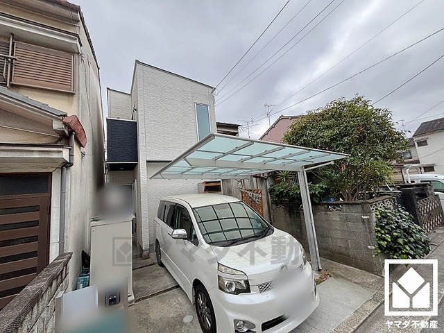 尼崎市西難波町2丁目の外観|太陽光発電システム搭載。自家発電した電気を使うことで電気代の節約になると同時に、電気料金に含まれる再エネ賦課金の支払い額の削減にも繋がります。
