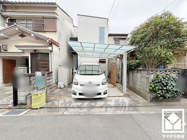 尼崎市西難波町2丁目の外観|トイレが1階と2階にあるので、朝の忙しい時間にも混雑せず快適です。