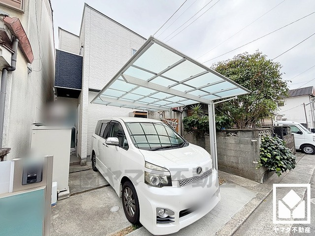 尼崎市西難波町2丁目の外観|たっぷり収納できる約4帖の納戸付きだから、家の中をもっとスッキリ。季節の荷物や趣味の道具もしっかり収納。