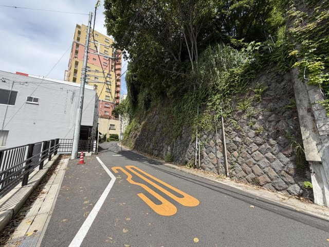 熱海市東海岸町　海と花火を望む500㎡超の土地の前面道路含む現地写真