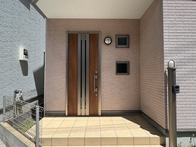神戸市西区大津和2丁目戸建の玄関