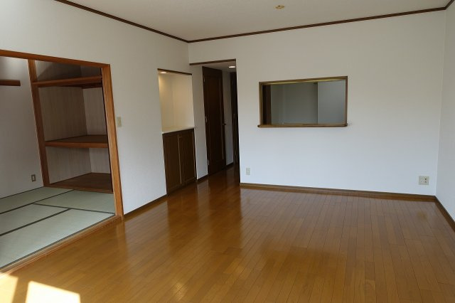 ドルチェ甲子園の居間・リビング
