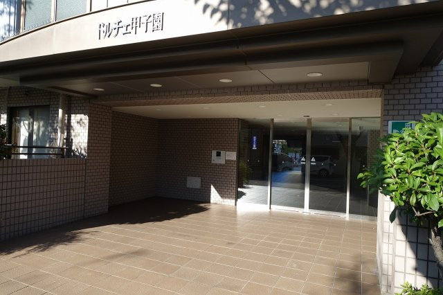 ドルチェ甲子園のエントランス