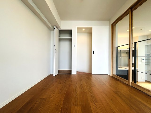 マンションでは珍しいロフト・リビング！！そう、普通は嫌だっ！というアナタにはモッテコイな逸品！！思いのほか広く感じる間取りもGOODです！！な、『アトラス・シアンズ東戸塚』リフォームの洋室|個人の部屋や寝室として使える洋室です