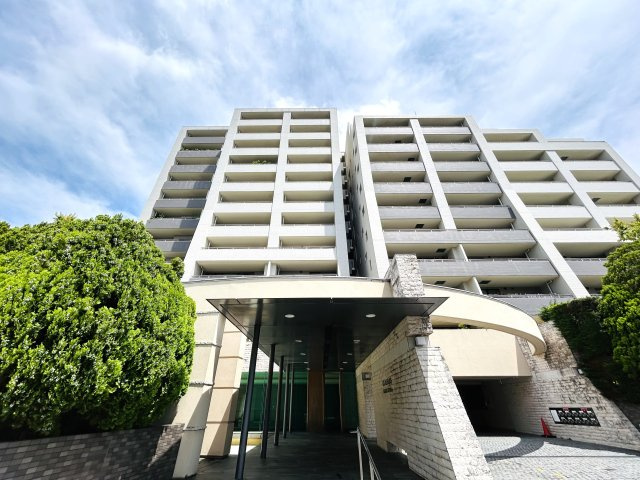 マンションでは珍しいロフト・リビング！！そう、普通は嫌だっ！というアナタにはモッテコイな逸品！！思いのほか広く感じる間取りもGOODです！！な、『アトラス・シアンズ東戸塚』リフォーム