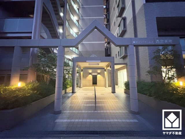 藤和シティホームズ西宮東町のエントランス