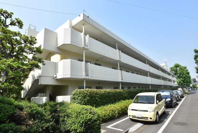 【外観】 | 日商岩井大岡山第二マンションB棟 | 手入れの行き届いた外壁やエントランスなど、「見ればわかる」レベルで清潔感を保ったマンションです。築年数を感じさせない姿で皆様をお出迎えします。～即日のご見学可能～　お問合せはお気軽にどうぞ。