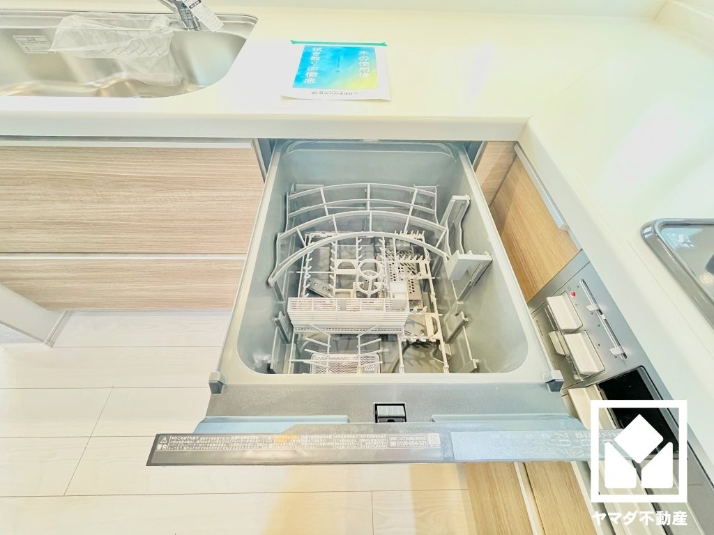 西宮市上田東町　1号棟の設備|毎日の家事の負担を軽減し、節水効果も期待できる食器洗乾燥機付き。