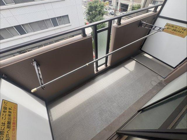 グランドステージ江坂のバルコニー