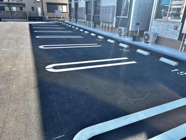 フロレゾンⅢの駐車場