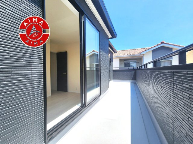 福岡市東区三苫2丁目第2-3棟（1号棟）のバルコニー|風をしっかりと感じられるバルコニーでは、毎日が洗濯日和です。広々としているので洗濯も楽しくなるでしょうし、気分転換にバルコニーからの眺めを楽しむのもいいでしょう。
