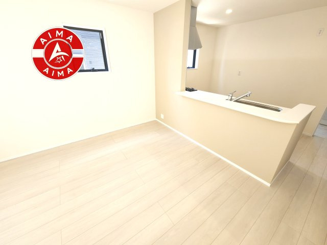 福岡市東区三苫2丁目第2-3棟（1号棟）のダイニング|キッチンから立ち込める香りが今日の料理を期待させます。