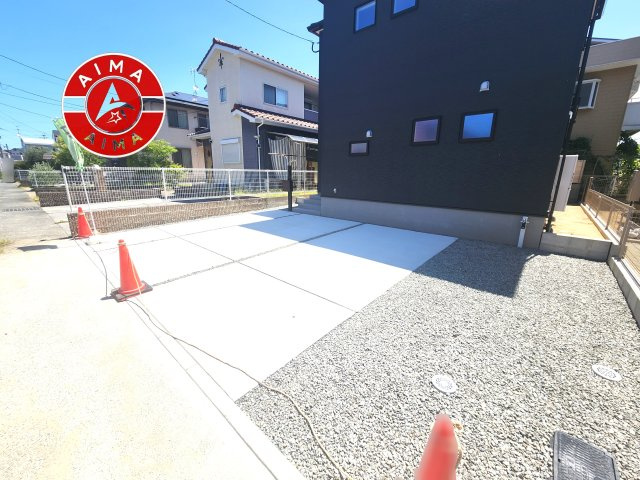 福岡市東区三苫2丁目第2-3棟（1号棟）の外観|広々した駐車場です。
