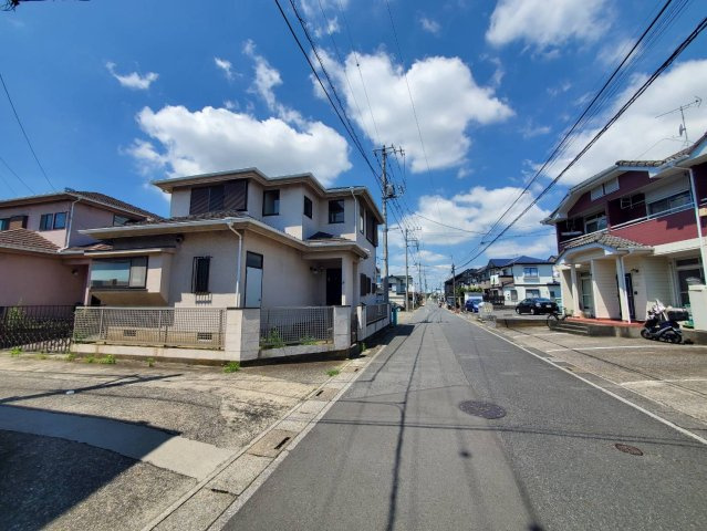 三郷市　彦野1丁目　中古戸建の前面道路含む現地写真|前面道路含む現地写真です