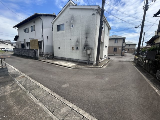 駿河区鎌田　住宅用地の前面道路含む現地写真