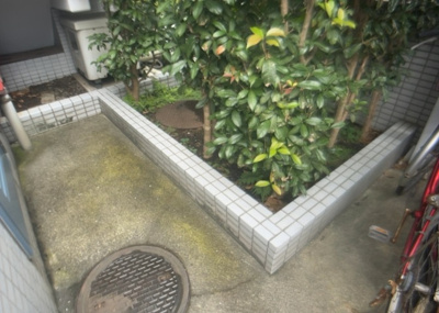 【中庭】 | ワコーレ相武台前 | 中庭（パティオ）とは、一つの建築物の内部に設けられた、壁などで囲われている庭のことを指します。コの字型、ロの字型が主流ですが、L字型の中庭もあります。最近では、インテリア性の高さからも人気があります。