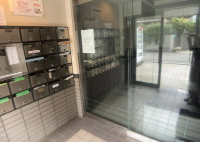 【受付】 | ワコーレ相武台前 | 受付はマンションコンシェルジュがいる場合もあれば、管理人が滞在する小部屋を総称して呼ぶことがあります。主にエントランスに設置されていることから、防犯面でも期待ができます。防犯設備がない場合はより安心！