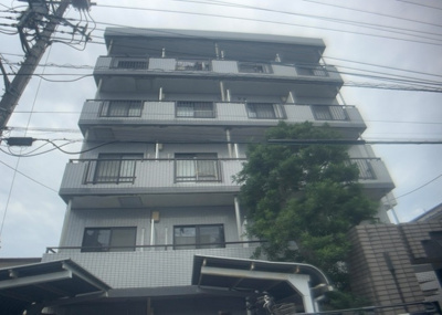 【現況写真】 | ワコーレ相武台前 | 道幅が広い場所は日当たりや風通が良好です。幅が広いのですれ違いも可能ですし大きな車でも駐車可能！一方で、大型車が通ることも多くなるため交通量の増加により騒音に繋がります。また土地の値段が高くなります。