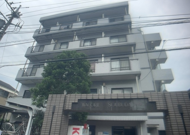 【構造・工法・仕様】 | ワコーレ相武台前 | ＲＣ造、Reinforced Concreteは直訳すると補強されたコンクリートです。主に柱や梁・床・壁が鉄筋とコンクリートで構成おり、鉄筋を組んだ型枠にコンクリートを流し込んで固めたものを指します。